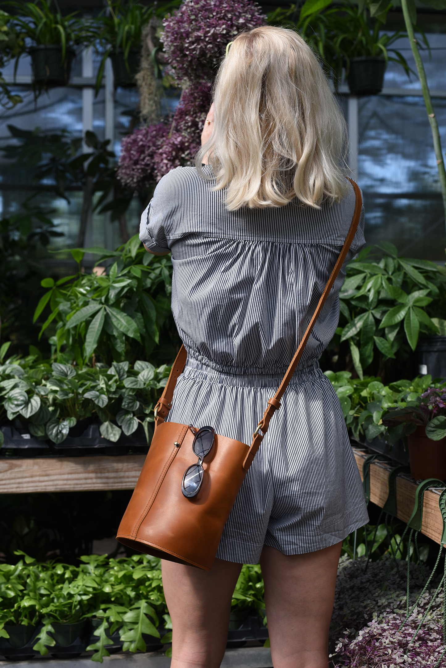 Purse & Clutch - Leather Bucket Bag in Brown with Adjustable Strap