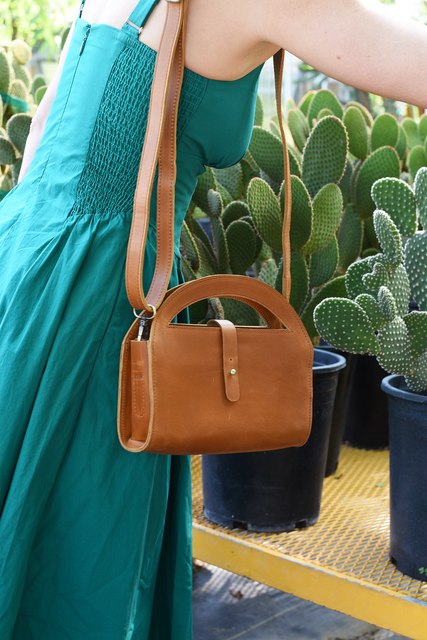 Purse & Clutch - Clutch Crossbody in Brown Leather