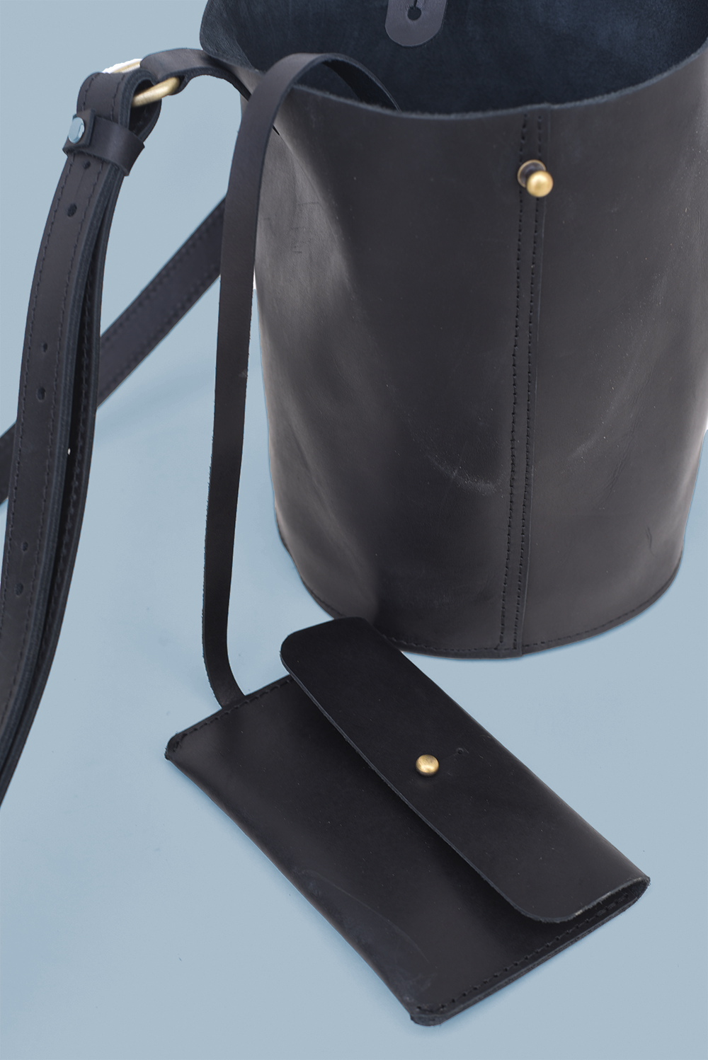 Purse & Clutch - Leather Bucket Bag in Black with Adjustable Strap & Pouch
