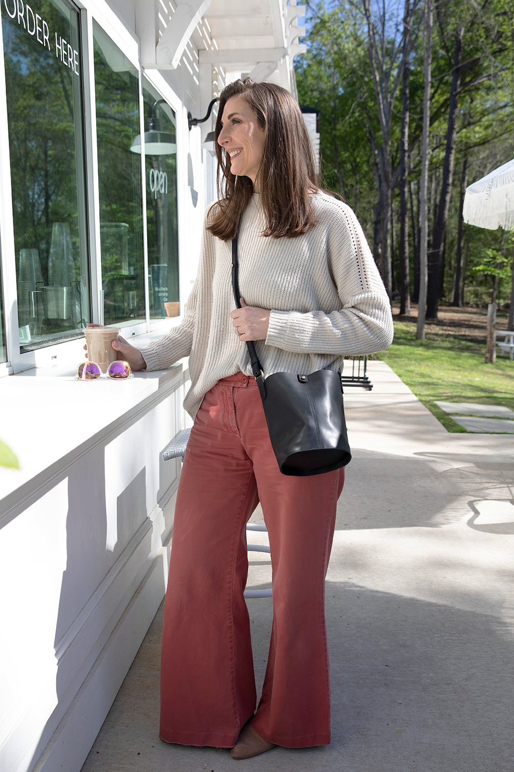 Purse & Clutch - Leather Bucket Bag in Black with Adjustable Strap & Pouch
