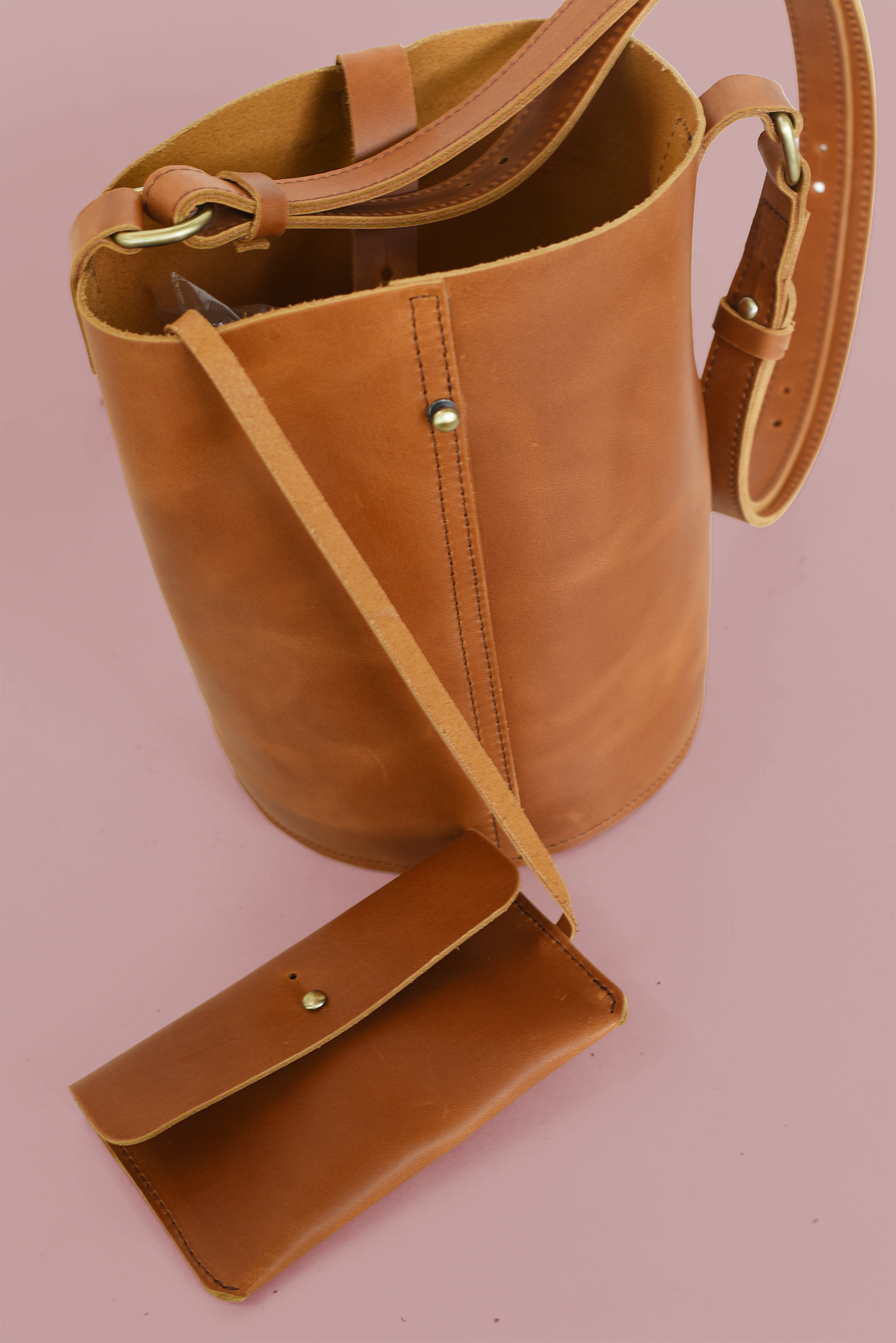 Purse & Clutch - Leather Bucket Bag in Brown with Adjustable Strap