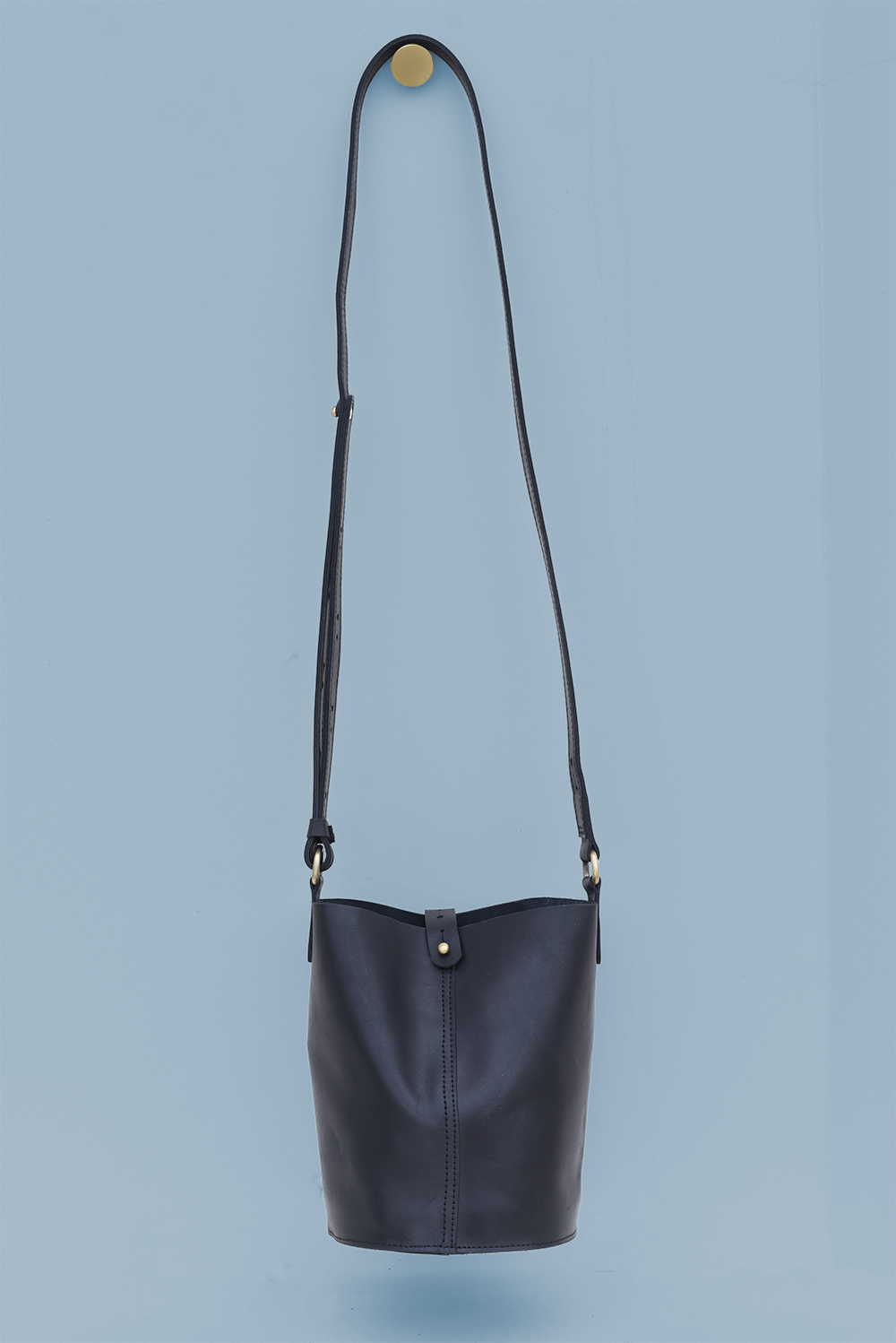 Purse & Clutch - Leather Bucket Bag in Black with Adjustable Strap & Pouch