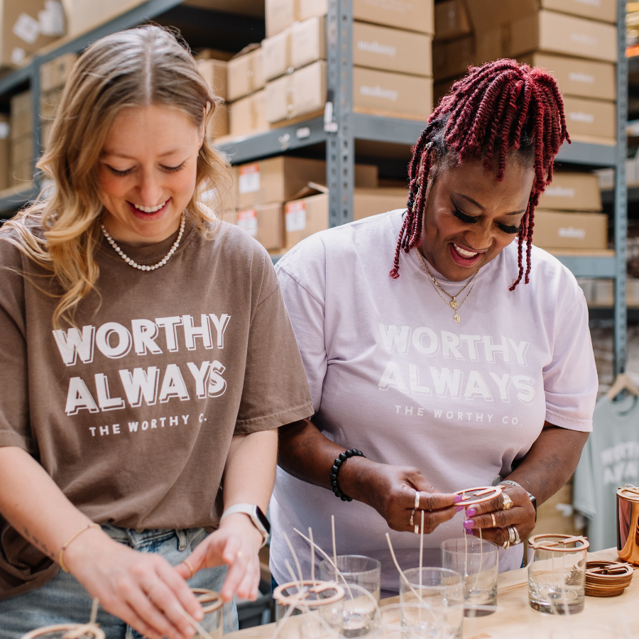 The Worthy Co - Tin Candle: Saffron & Tobacco: Saffron + Tobacco